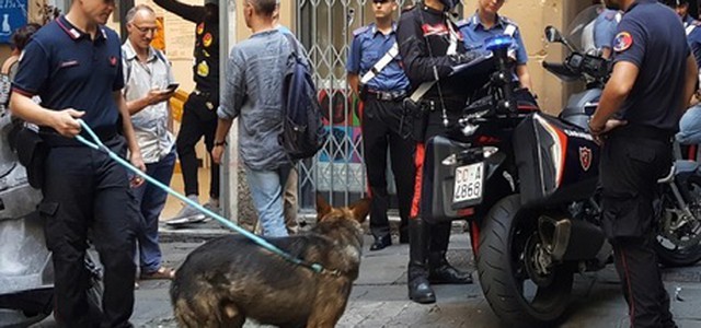 Pipì in strada, maxi multa e daspo urbano