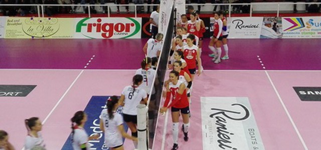Volley Soverato, sconfitta al "Pala Scoppa" ma si resta in testa
