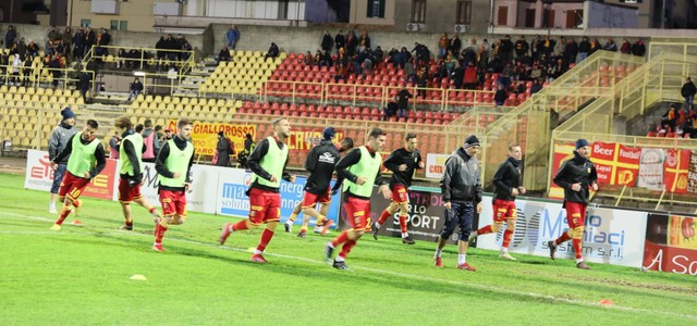 Il Catanzaro cala il tris al Giugliano e continua a volare