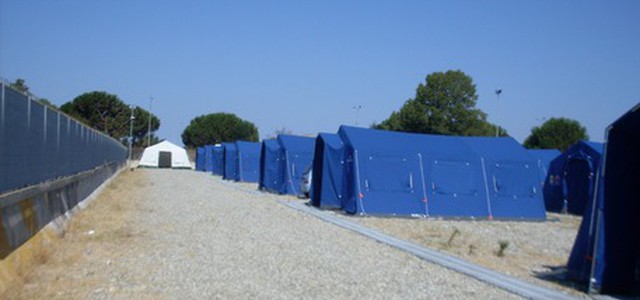 Migranti in nuova tendopoli S.Ferdinando