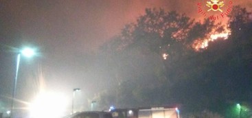 Incendio a Catanzaro, fiamme nel quartiere Cavita