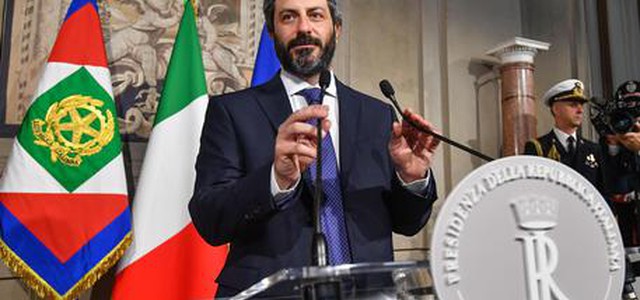 Mandato a Fico per verifica governo M5s-Pd. Di Maio: 'Ok dialogo con Pd, Lega non ha voluto'