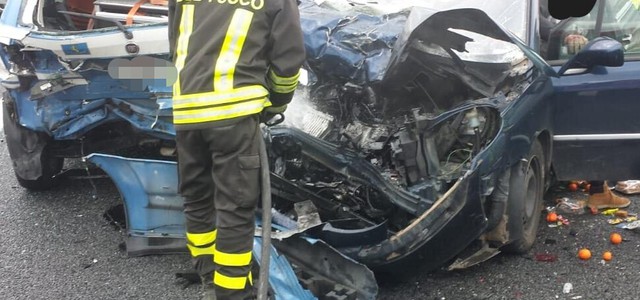 Polizia stradale investita mentre operava su incidente (FOTO)