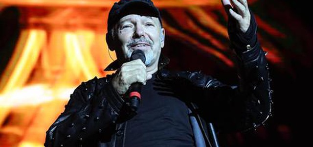 Concerto al Modena park, la lunga notte di Vasco. 220mila per festa dei 40 anni