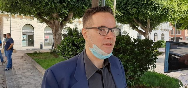 Klaus Davi prepara il suo "incisivo diritto di replica" alle critiche: una puntata sui legami tra Turismo e Mafia in Calabria