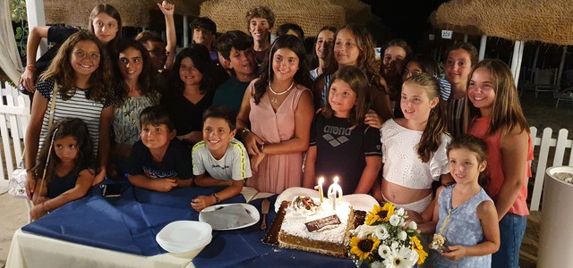 Tanti auguri, Marianna! Al Dadada Beach ViIlage si festeggia il primo "compleanno sospeso", la festa "di recupero" per chi ha compiuto gli anni durante la pandemia