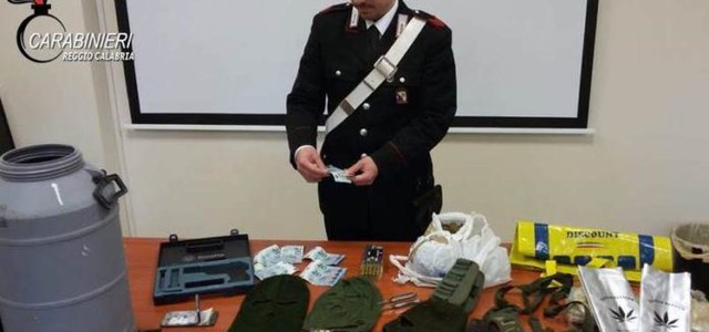 Bunker scoperto a Platì, sequestrati soldi e munizioni