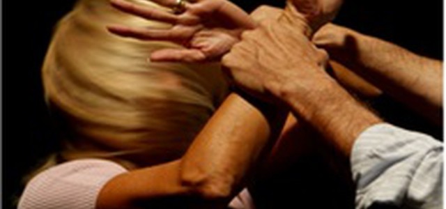 Violenza su moglie e figlio minore, catanzarese agli arresti domiciliari