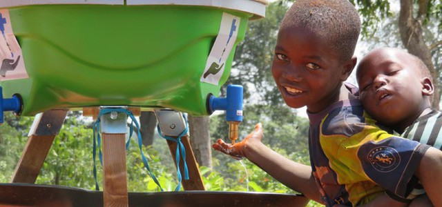 Oxfam, lavarsi le mani potrebbe salvare 1 milione di bimbi l'anno nei paesi in via di sviluppo