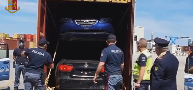 Sventato traffico di auto di lusso rubate