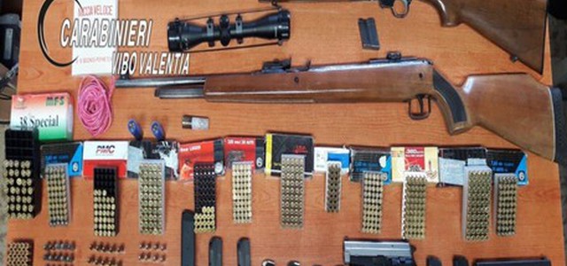 In casa pistole e fucile, arrestato