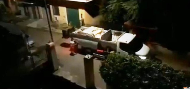 La differenziata fa rumore, il fracasso della raccolta del vetro a Lido (VIDEO)