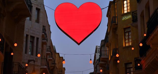 San Valentino, in giro per il mondo tra fiori cuori e matrimoni