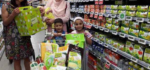 Doglie a supermarket, prime cure dai commessi