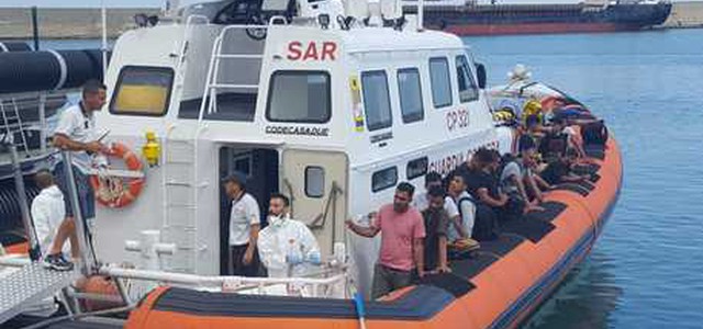 Migranti: 53 arrivati a Crotone