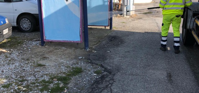 LAVAGGIO STRADE CON IGIENIZZANTE, CONTINUANO INTERVENTI DELLA SIECO