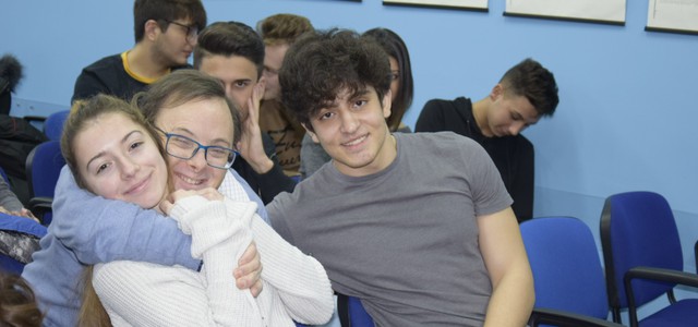Volontariato, incontro al liceo Guarasci