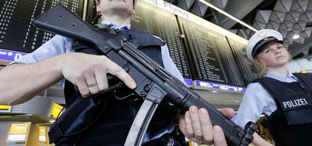Francoforte, 6 persone attaccate con gas irritante in aeroporto