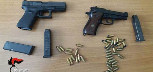 Sequestrate due pistole e 42 cartucce