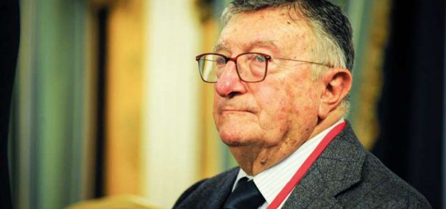 Covid-19, Tarro: "Solo il 5% degli infetti presenta sintomi. Mascherina all'aperto inutile"