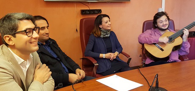 Yamandu Costa regala una antemprima musicale ai giornalisti