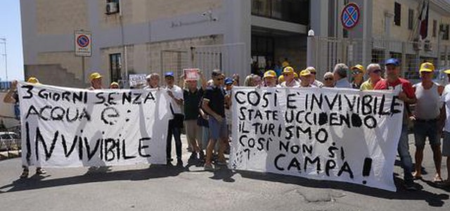 Siccità, proteste agricoltori crotonesi