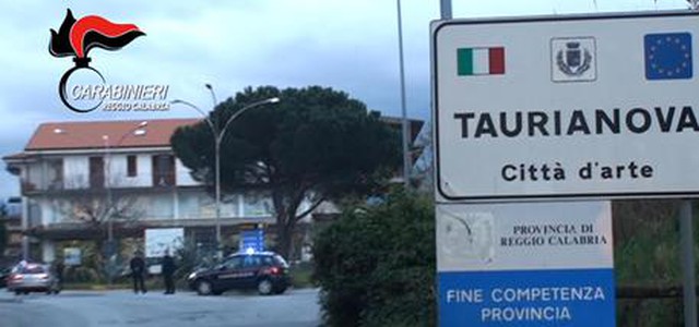 Ordigno ad alto potenziale distrugge auto della moglie del sindaco di Taurianova