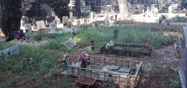 #FareperCatanzaro:Cimitero quartiere Gagliano Abbandono e degrado la fanno da padrone. Quando la pulizia è un optional e la politica va in vacanza…da una vita!