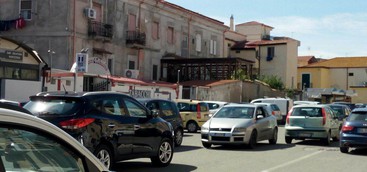 Via Torrazzo a Catanzaro lido: emblema dell'assurda inciviltà