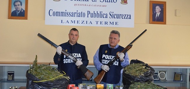 Marijuana nell'orto, due arresti nel Catanzarese