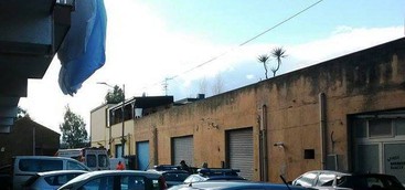 Uomo trovato morto in auto a Lido: forse stroncato da un malore