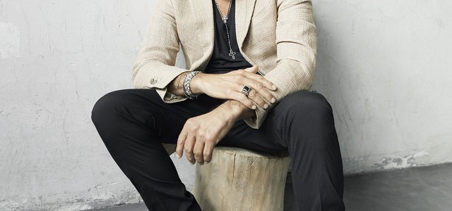 Francesco Renga torna in Calabria con due concerti. Il 16 agosto sarà a Savelli (Kr), il 17 agosto sarà a Rocca Imperiale (Cs)