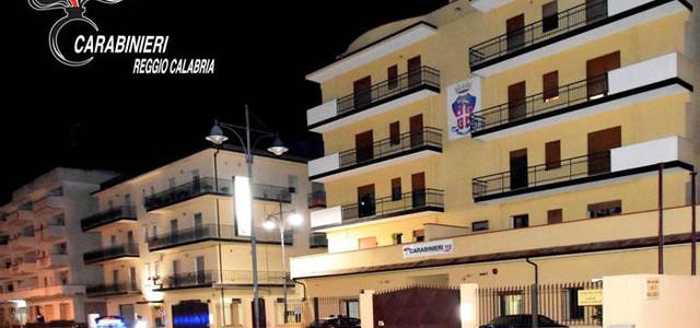 Minaccia ex e il suo nuovo compagno, arrestato