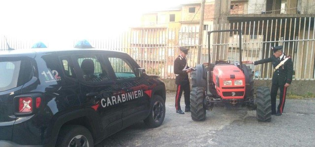 Trattore con telaio contraffatto, una denuncia