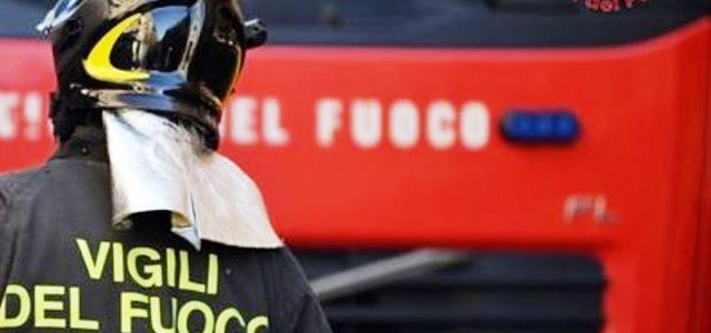 Bombola prende fuoco in casa, evacuati 20 nuclei familiari