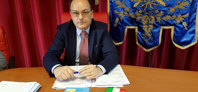 Il sindaco attacca la segretaria del Pd: la Neri straparla