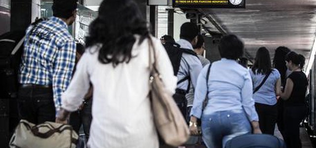 Guasto elettrico alla stazione Termini a Roma, treni bloccati