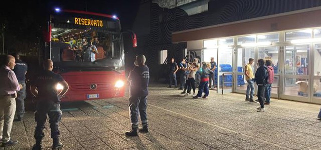 Sbarco migranti, Alleanza per Catanzaro: "Cittadini solidali anche senza foto e parate social"