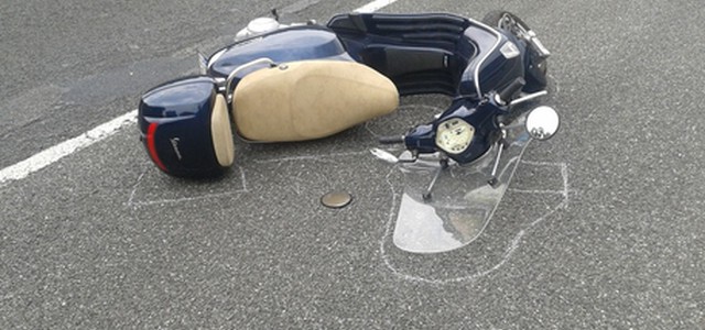 Scooter contro albero, muore 52enne