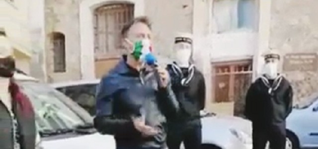 Catanzaro, flash mob per ringraziare le Forze di Polizia (VIDEO)