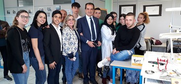 Bruno all’Istituto “Petrucci-Ferraris-Maresca”, consegnato il campetto agli studenti