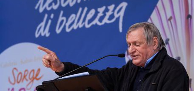 Mafie, corteo a Locri. Don Ciotti:"Oggi siamo tutti sbirri"