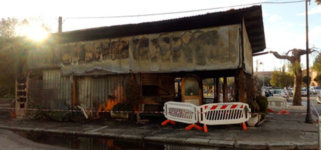 Incendio distrugge bar-paninoteca
