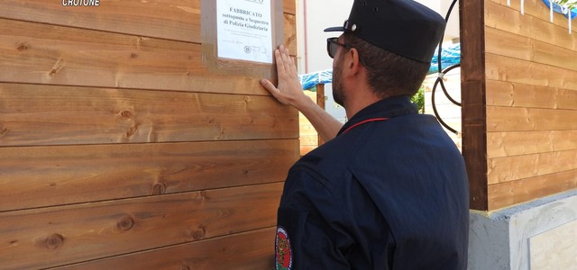 Sequestrato manufatto abusivo nel Crotonese