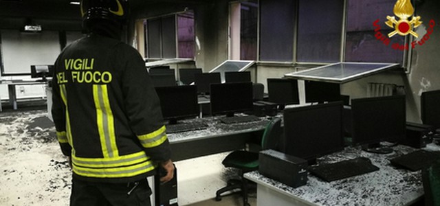 In fiamme liceo nel reggino, colpa di un corto circuito