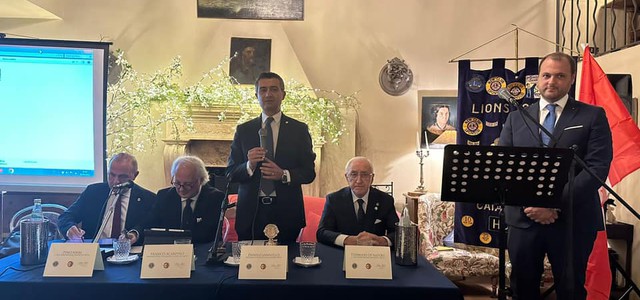 Il Lions Club Catanzaro Host ha celebrato all’insegna della partecipazione e dell’entusiasmo il meeting di apertura dell’anno sociale 2023-2024 affidato alla presidenza dell’avvocato Danilo Iannello