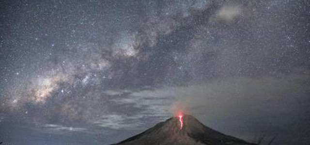 L'eruzione del Sinabung in Indonesia