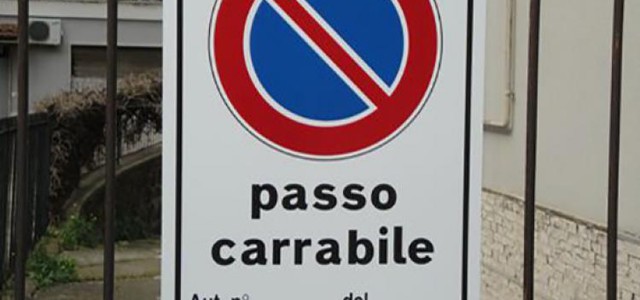 Minaccia di darsi fuoco per un parcheggio