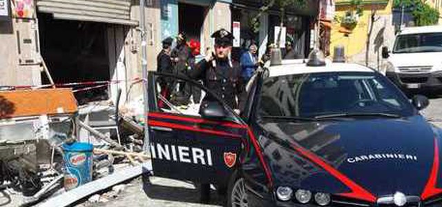 Bomba e fuoco a locali Cosenza, arrestato il titolare