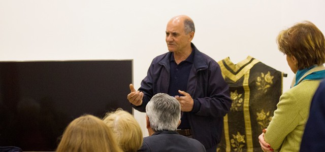 Il prof. Sculli e ambasciatore di pace di Betlemme al laboratorio di tessitura